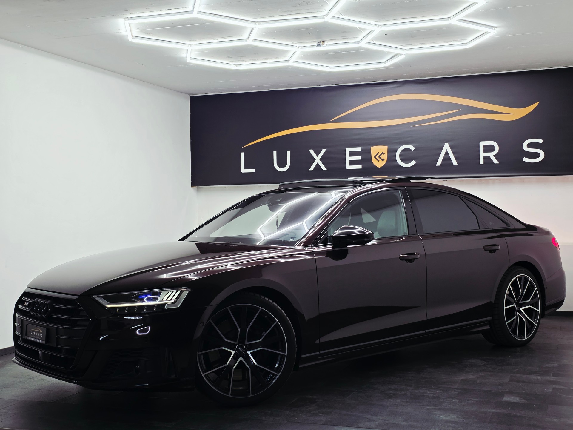 AUDI S8 TFSI quattro tiptronic*1. HAND*EXCLUSIVE LACK*21 ZOLL*SPORTSITZE*B&O 3D*KARBON*-image-4