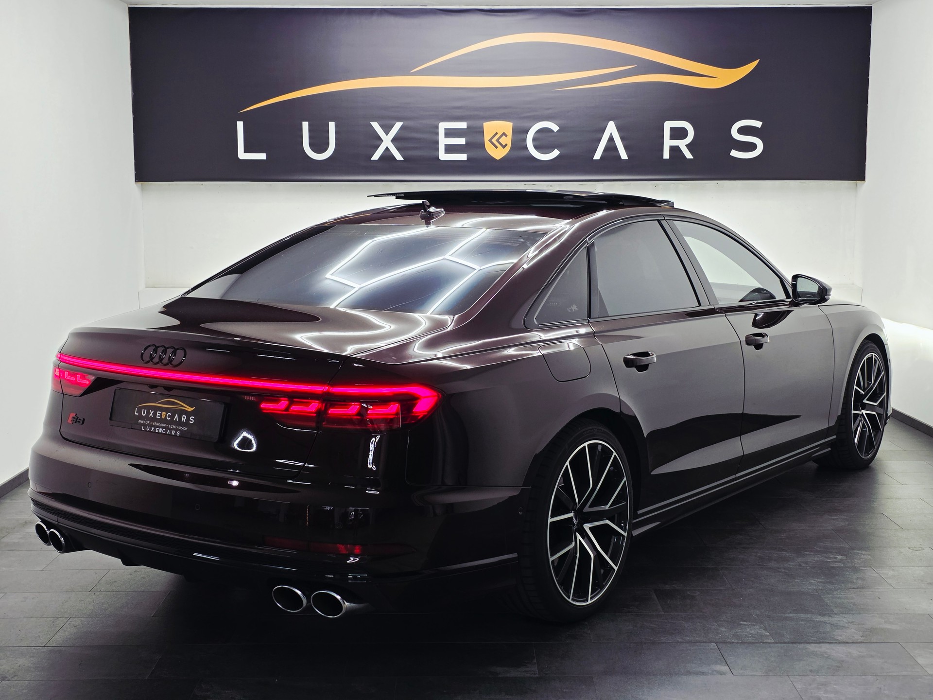AUDI S8 TFSI quattro tiptronic*1. HAND*EXCLUSIVE LACK*21 ZOLL*SPORTSITZE*B&O 3D*KARBON*-image-5