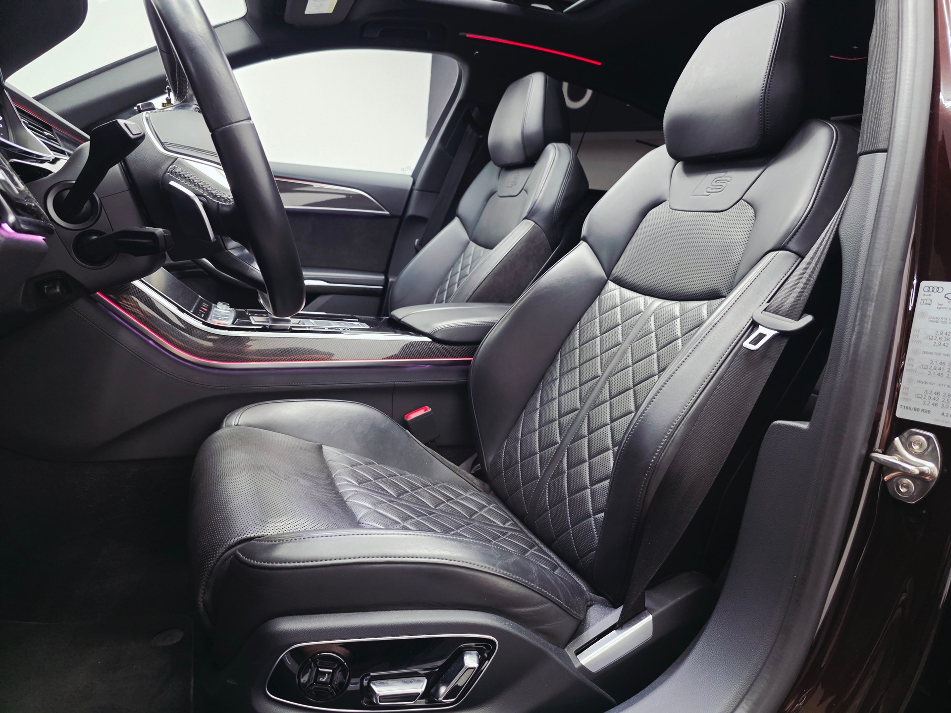 AUDI S8 TFSI quattro tiptronic*1. HAND*EXCLUSIVE LACK*21 ZOLL*SPORTSITZE*B&O 3D*KARBON*-image-14