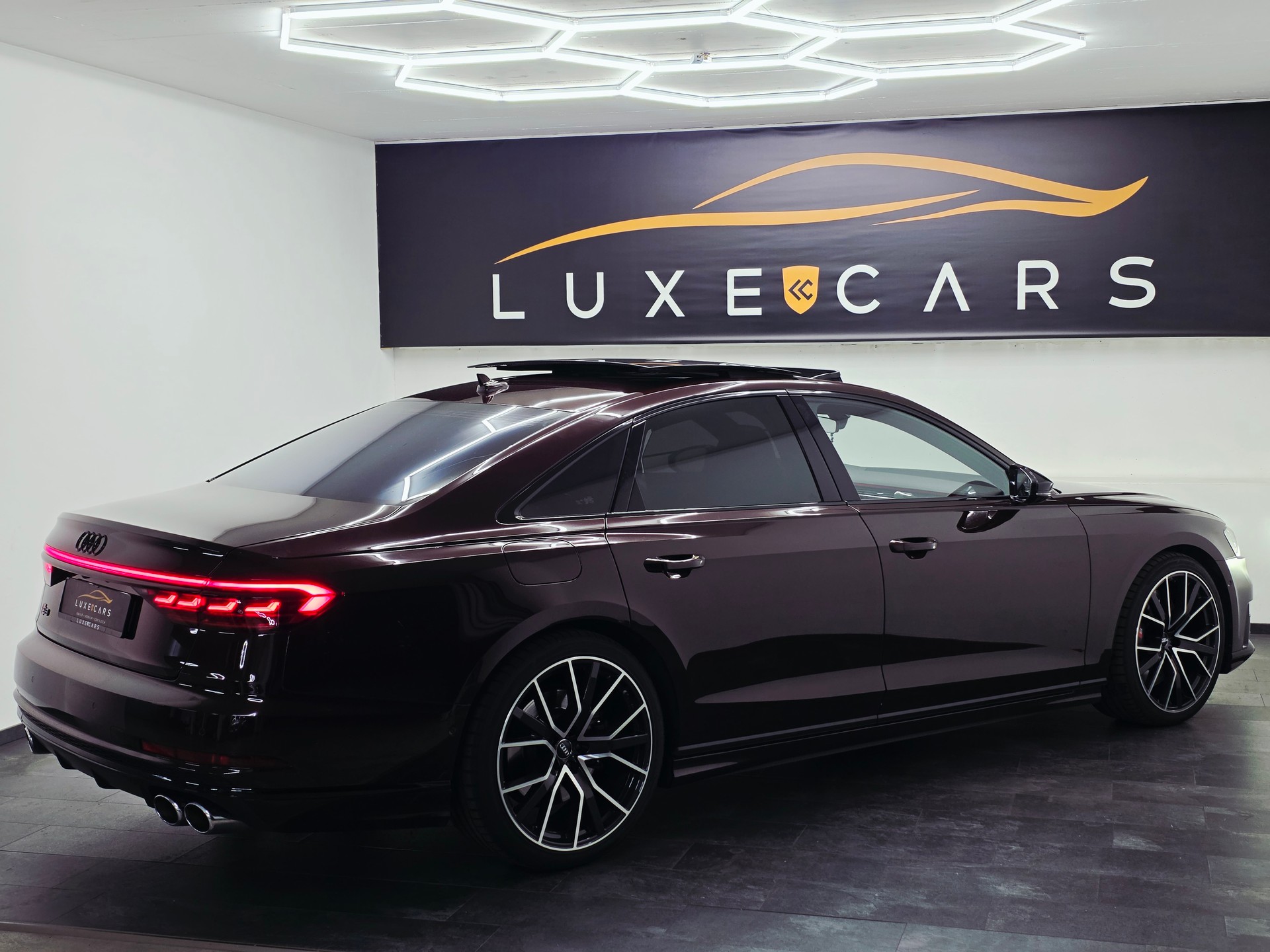 AUDI S8 TFSI quattro tiptronic*1. HAND*EXCLUSIVE LACK*21 ZOLL*SPORTSITZE*B&O 3D*KARBON*-image-6