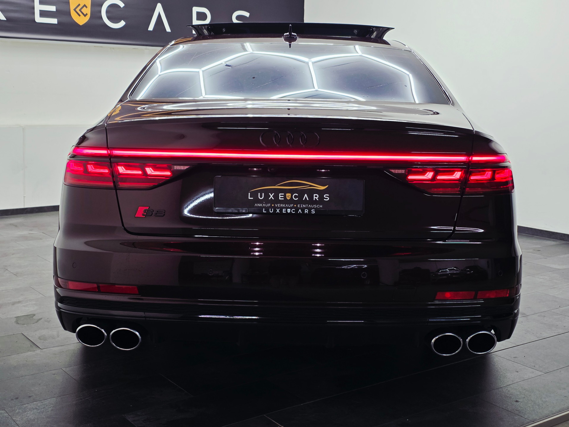 AUDI S8 TFSI quattro tiptronic*1. HAND*EXCLUSIVE LACK*21 ZOLL*SPORTSITZE*B&O 3D*KARBON*-image-8