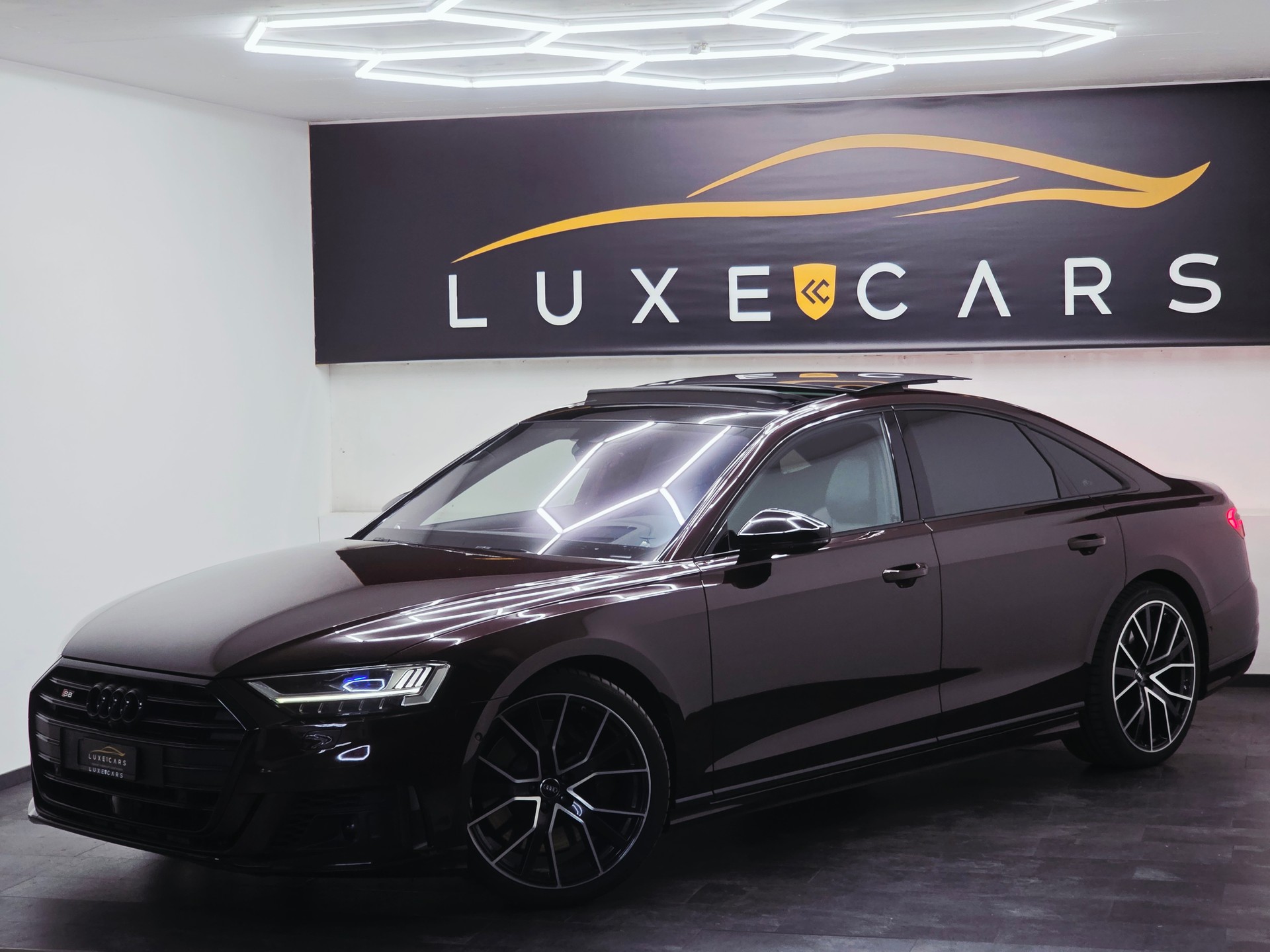 AUDI S8 TFSI quattro tiptronic*1. HAND*EXCLUSIVE LACK*21 ZOLL*SPORTSITZE*B&O 3D*KARBON*-image-2