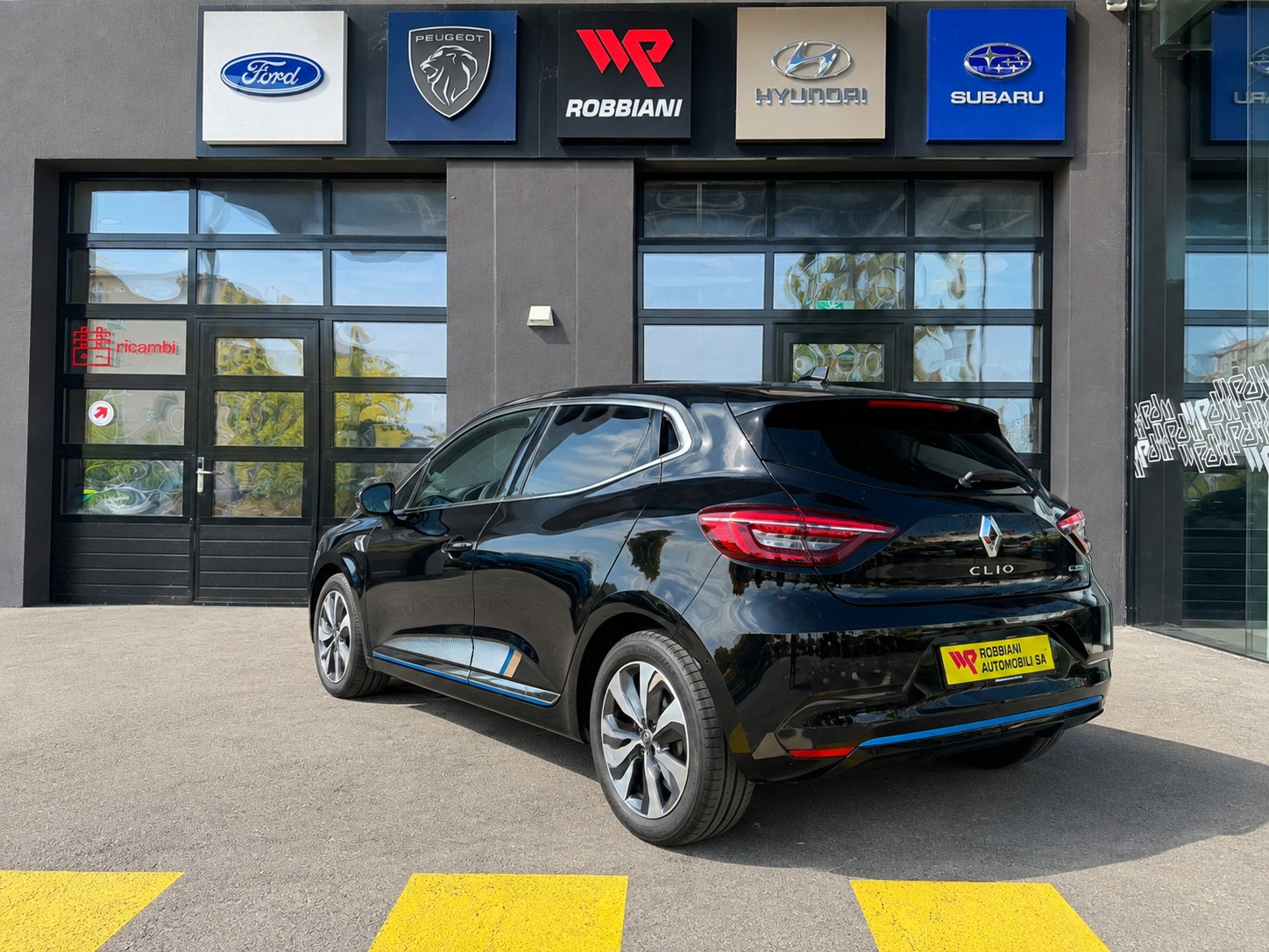 RENAULT Clio 1.6 E-Tech Intens-image-2