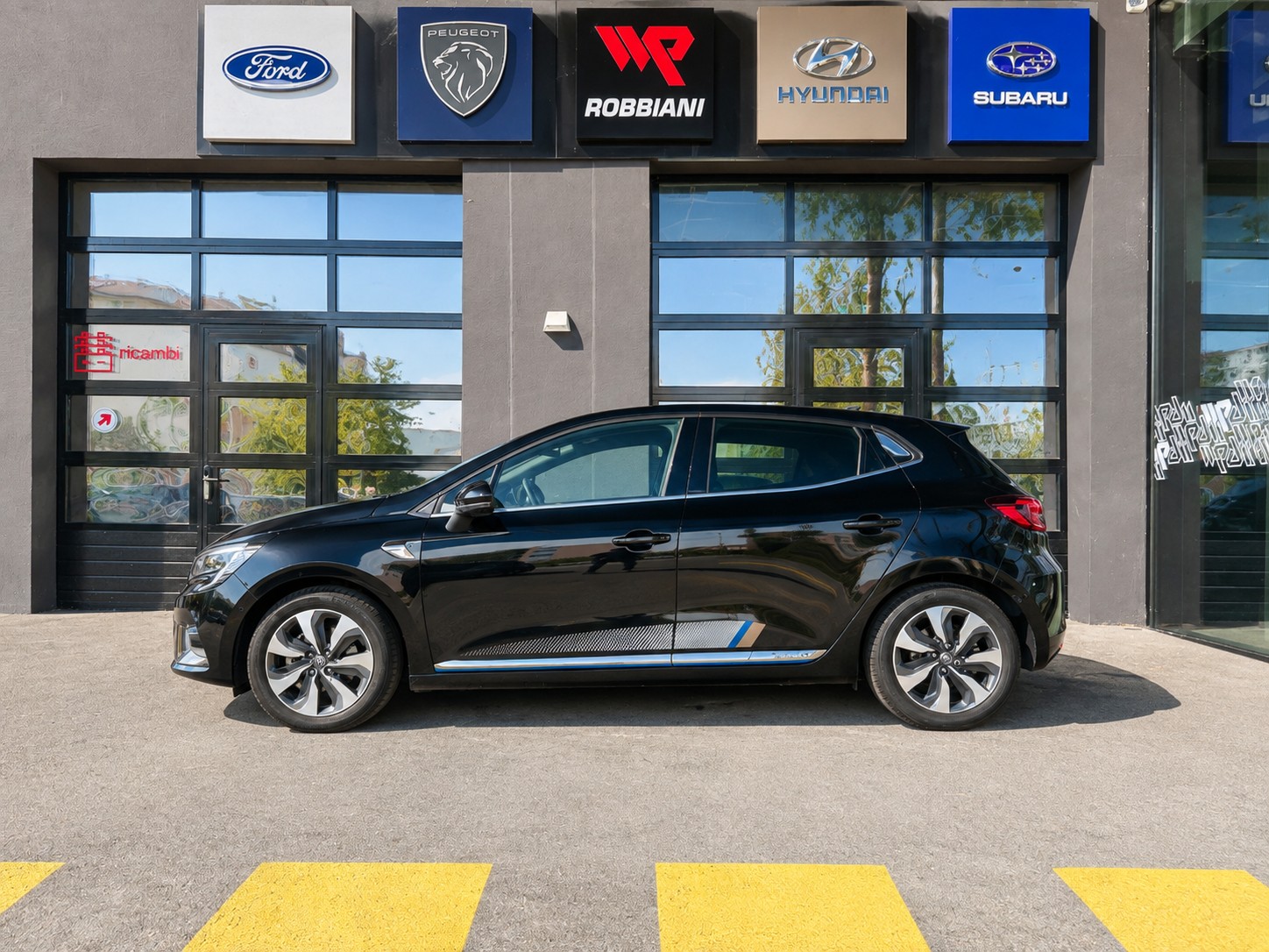 RENAULT Clio 1.6 E-Tech Intens-image-1