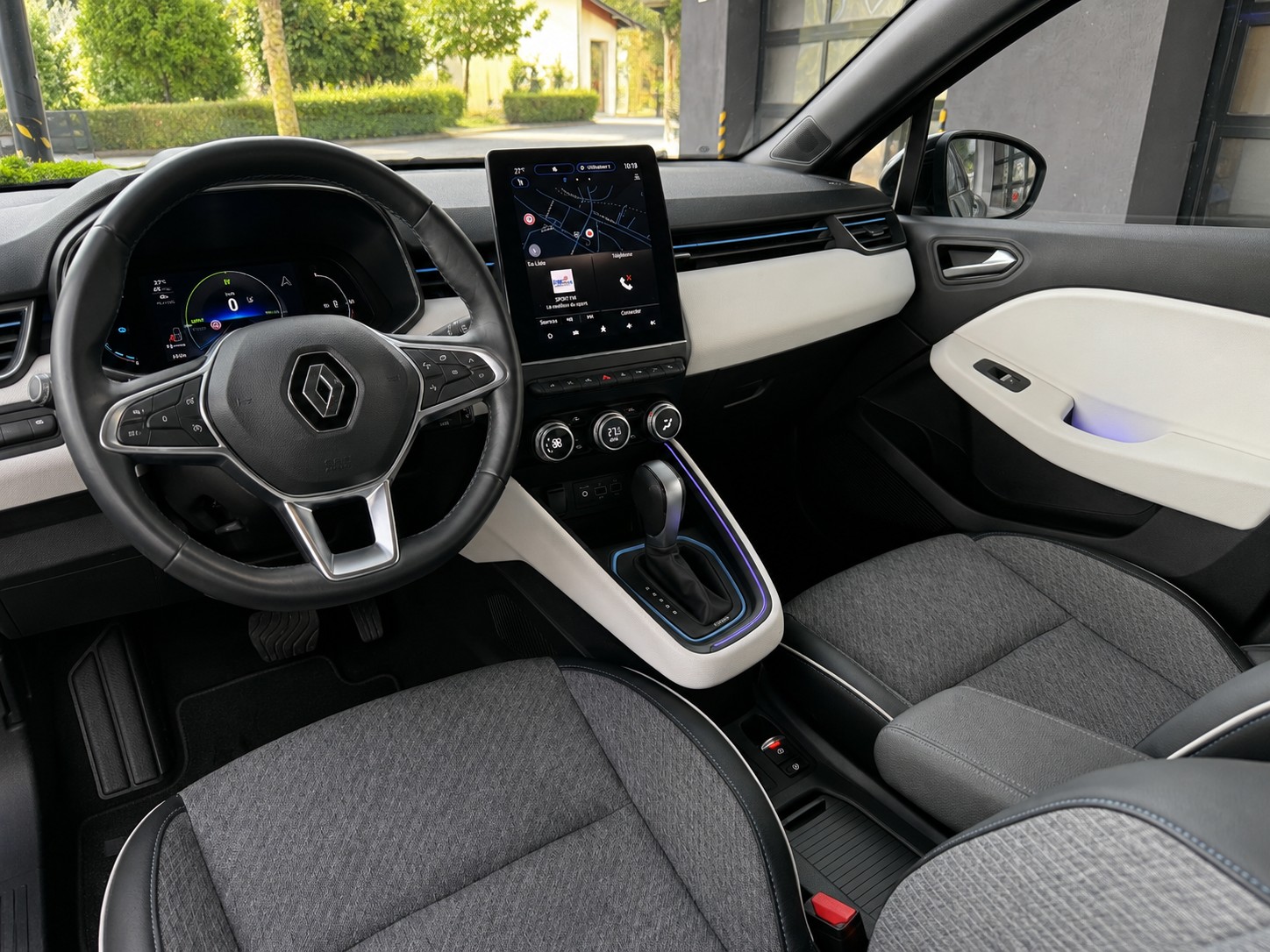 RENAULT Clio 1.6 E-Tech Intens-image-8
