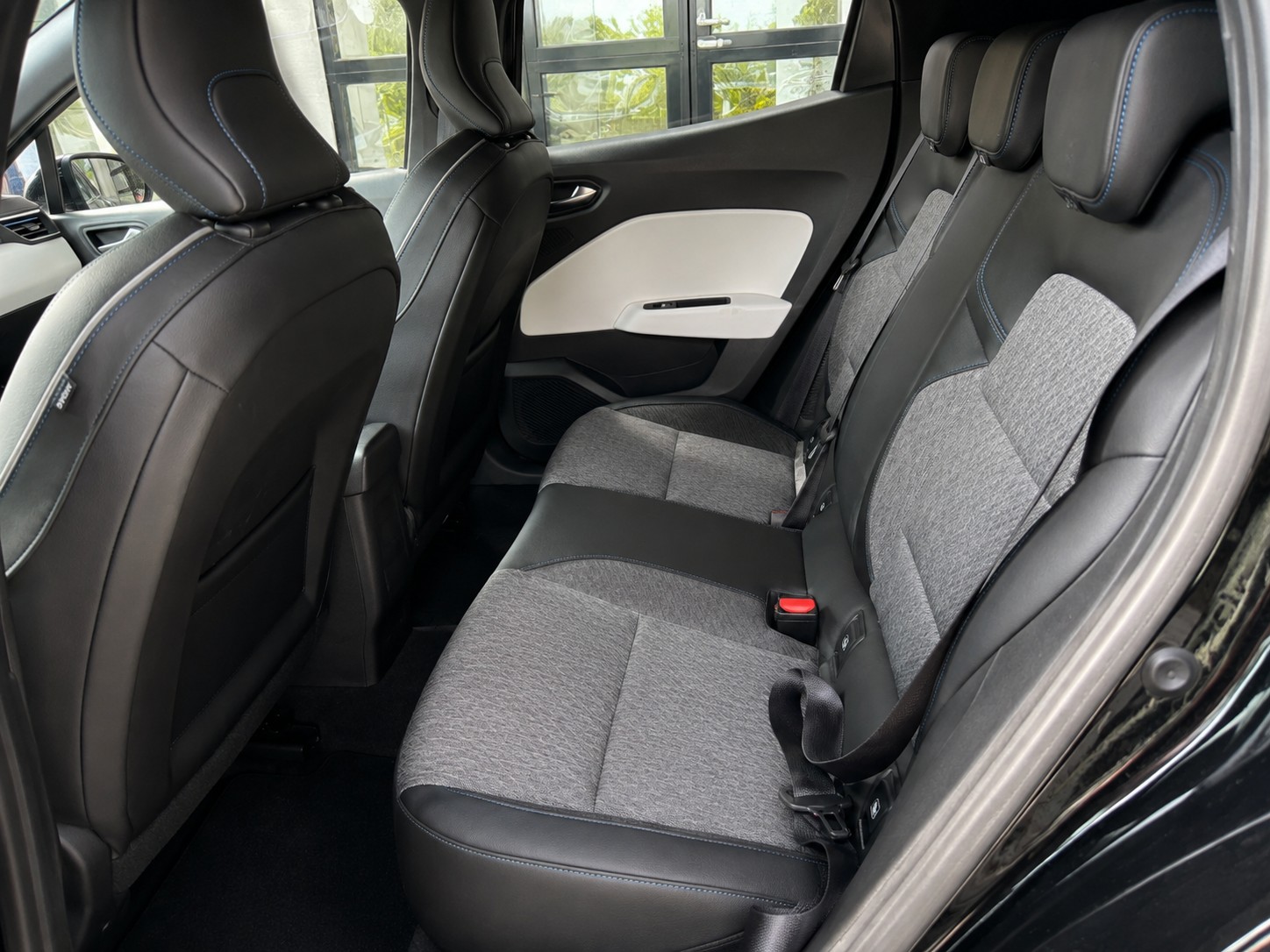 RENAULT Clio 1.6 E-Tech Intens-image-12