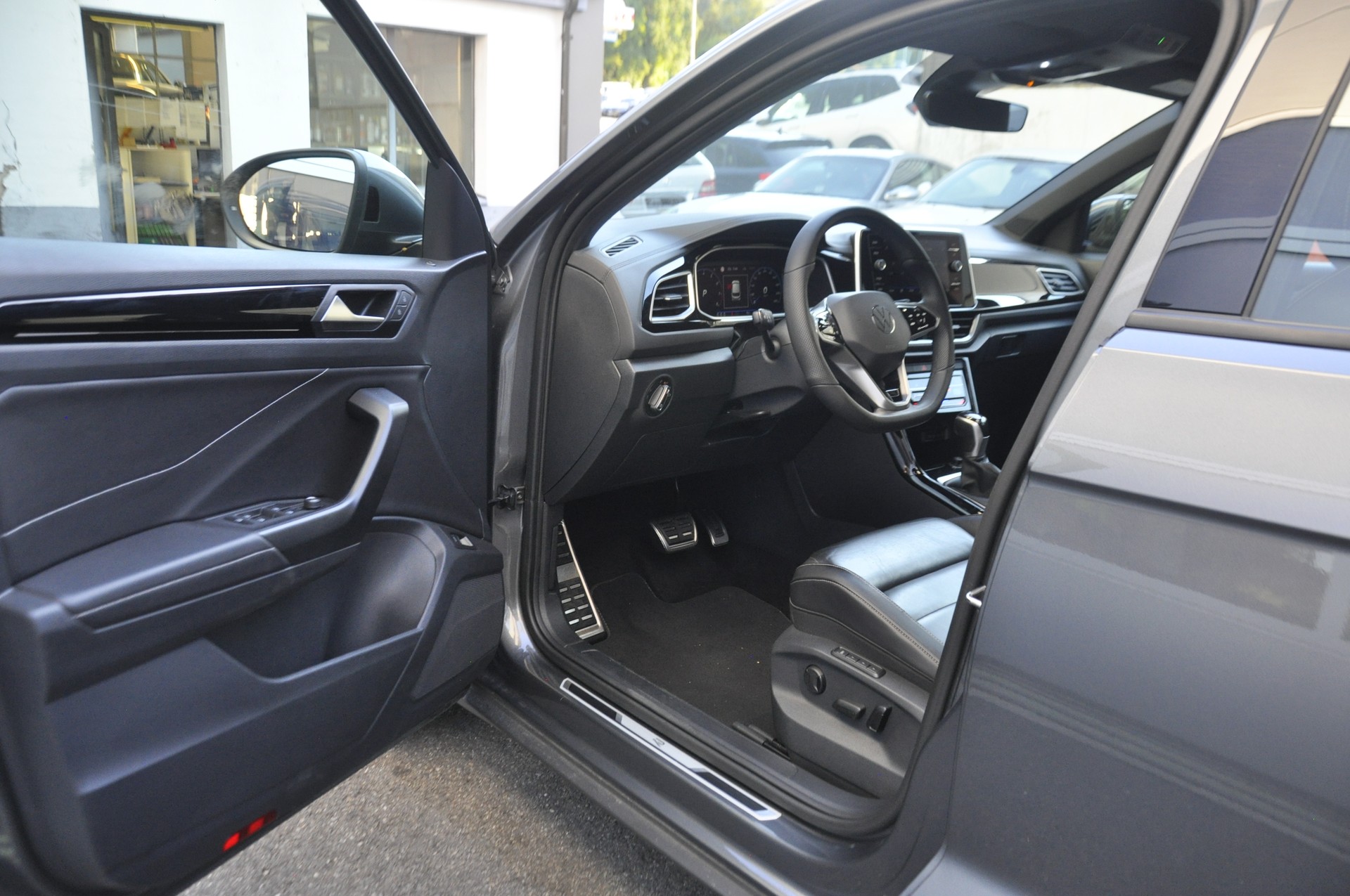 VW T-Roc 1.5 TSI EVO R-Line DSG-image-3
