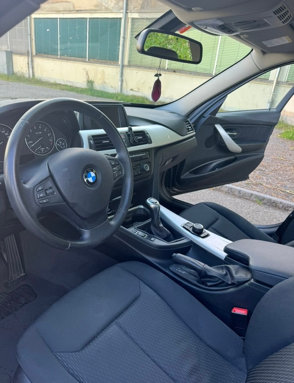 BMW 328i-image-4