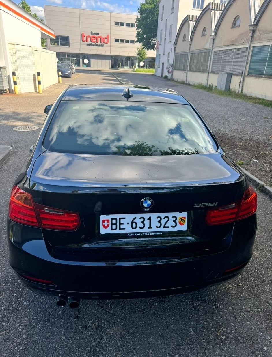BMW 328i-image-3