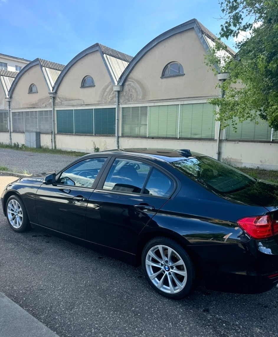 BMW 328i-image-2