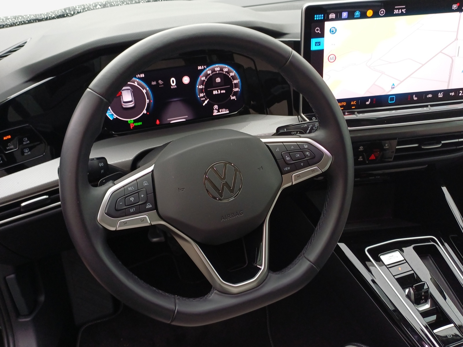 VW Golf 1.5 e TSI mHEV Style DSG-image-9