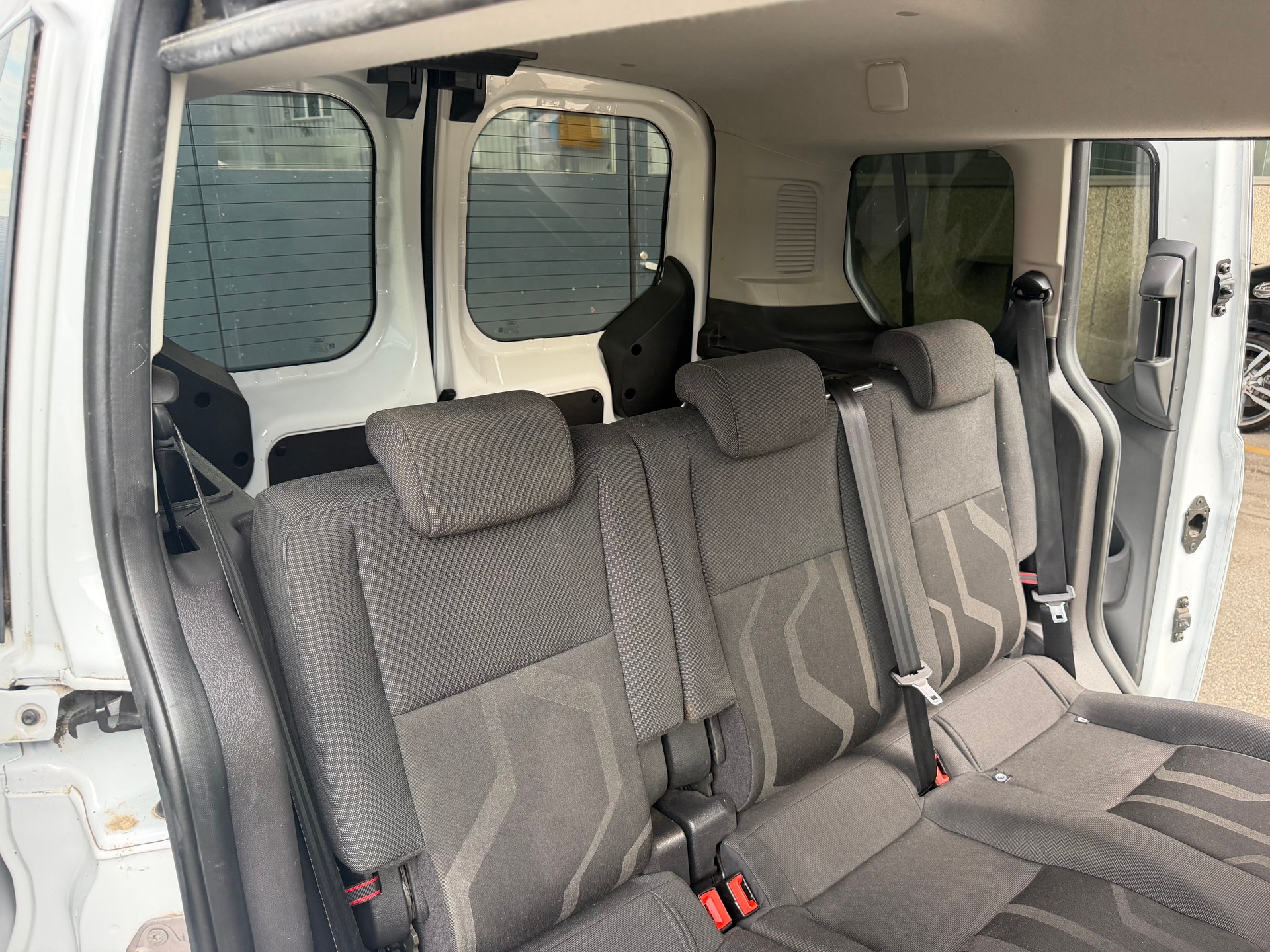 FORD Transit Connect Combi T220 1.5 TDCi Trend-image-12