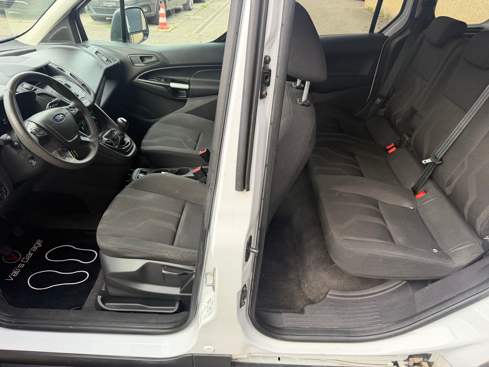 FORD Transit Connect Combi T220 1.5 TDCi Trend-image-11