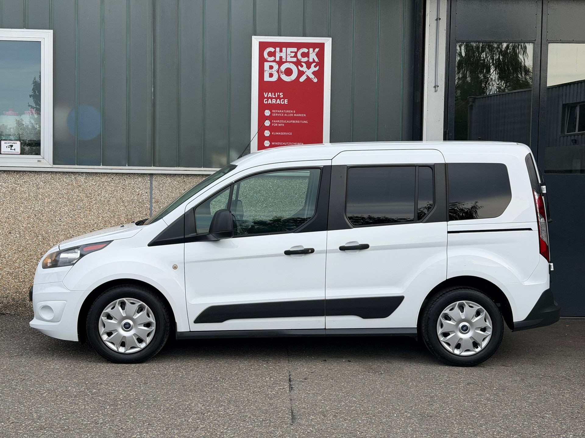 FORD Transit Connect Combi T220 1.5 TDCi Trend-image-1