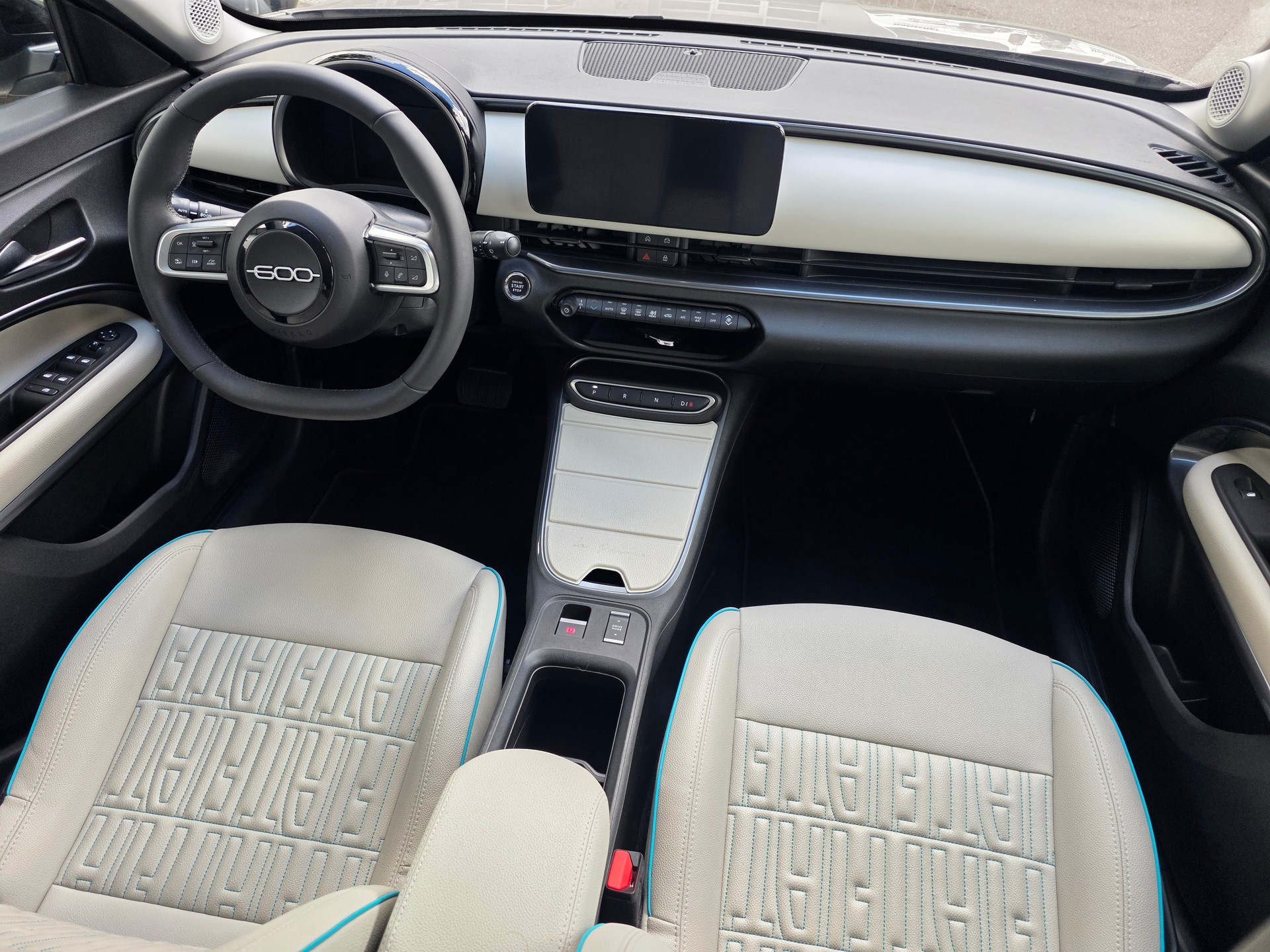 FIAT 600e La Prima ** VOLLAUSSTATTUNG- MASSAGE SITZ- 360° KAMERA- ASSISTENZ PAKET- KEYLESS -GARANTIE AUF BATT. BIS 04.2032-image-7