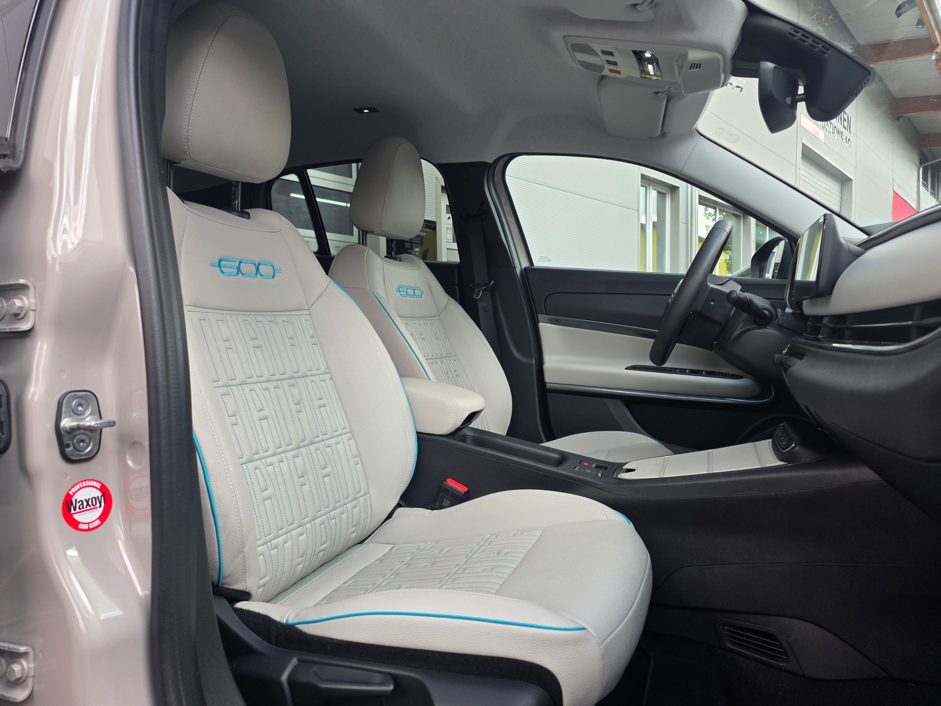 FIAT 600e La Prima ** VOLLAUSSTATTUNG- MASSAGE SITZ- 360° KAMERA- ASSISTENZ PAKET- KEYLESS -GARANTIE AUF BATT. BIS 04.2032-image-9
