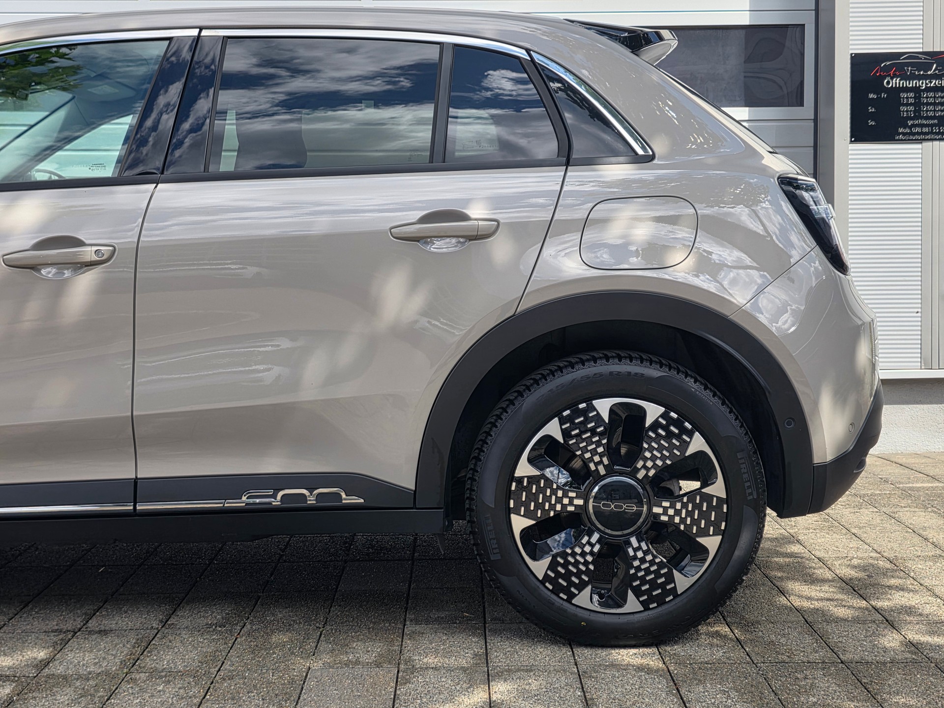 FIAT 600e La Prima ** VOLLAUSSTATTUNG- MASSAGE SITZ- 360° KAMERA- ASSISTENZ PAKET- KEYLESS -GARANTIE AUF BATT. BIS 04.2032-image-4