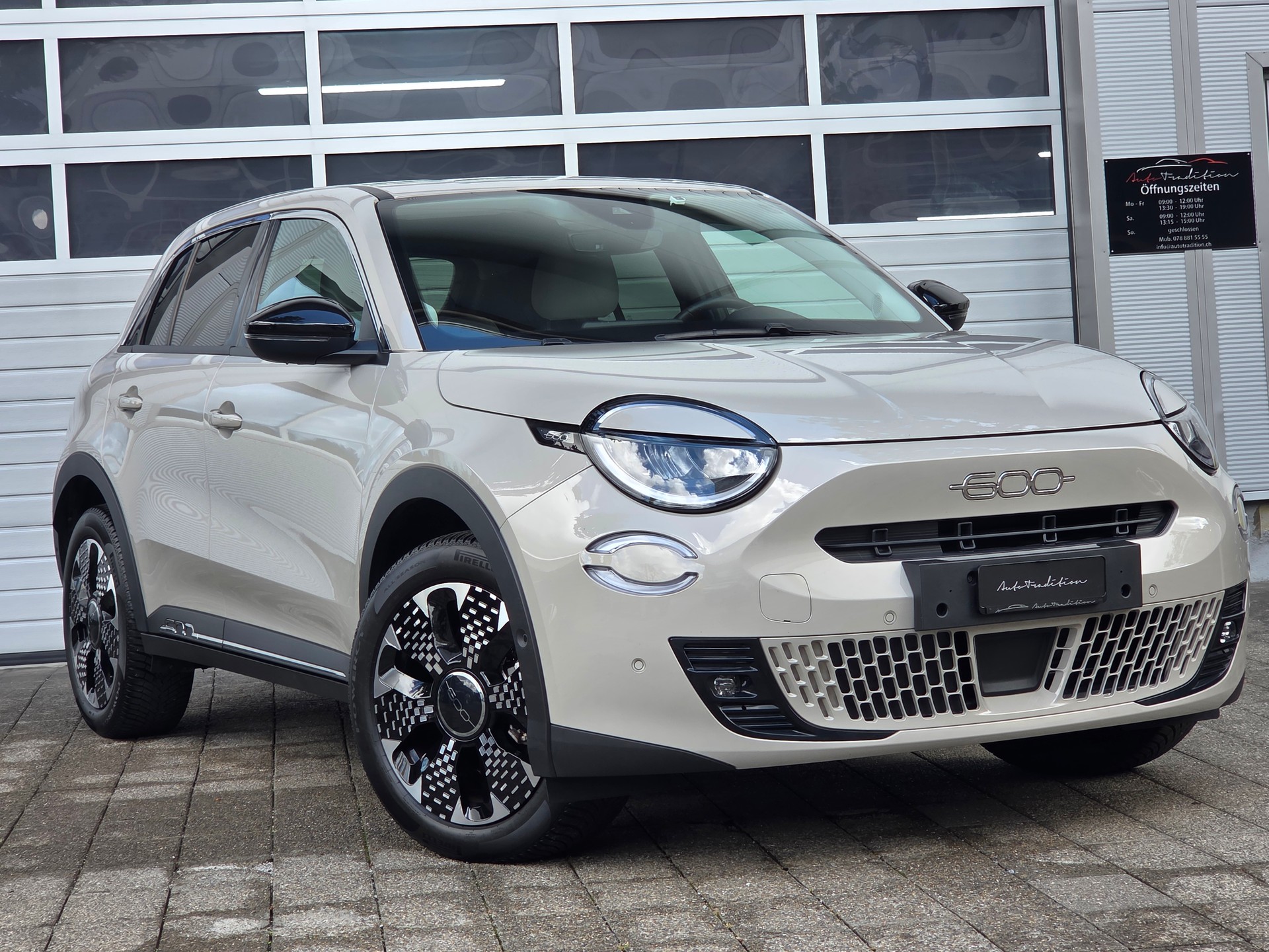 FIAT 600e La Prima ** VOLLAUSSTATTUNG- MASSAGE SITZ- 360° KAMERA- ASSISTENZ PAKET- KEYLESS -GARANTIE AUF BATT. BIS 04.2032