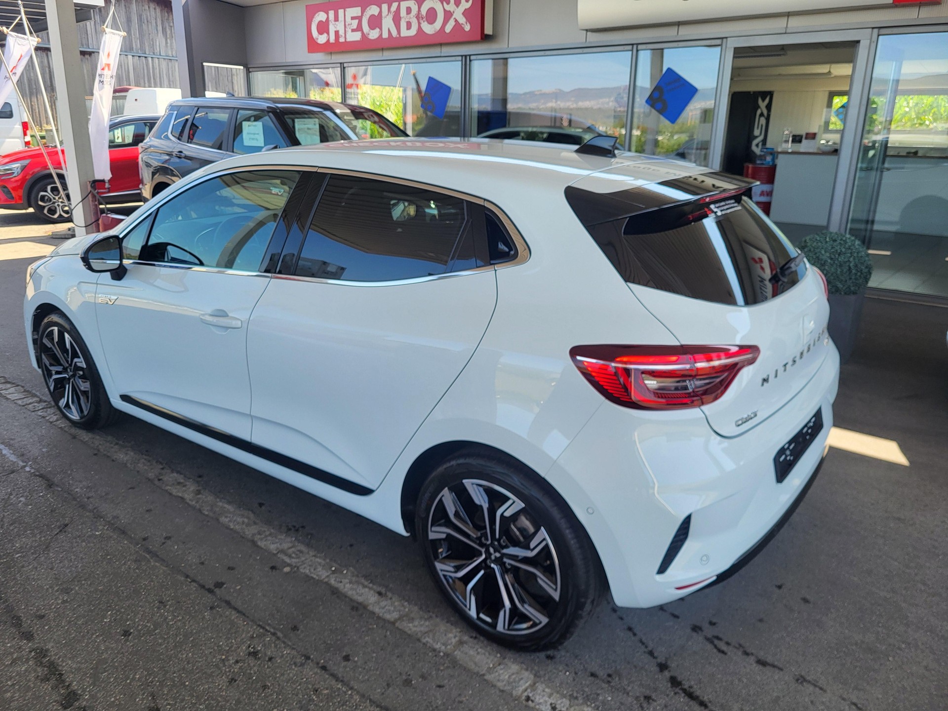 MITSUBISHI Colt 1.6 HEV Instyle-image-3