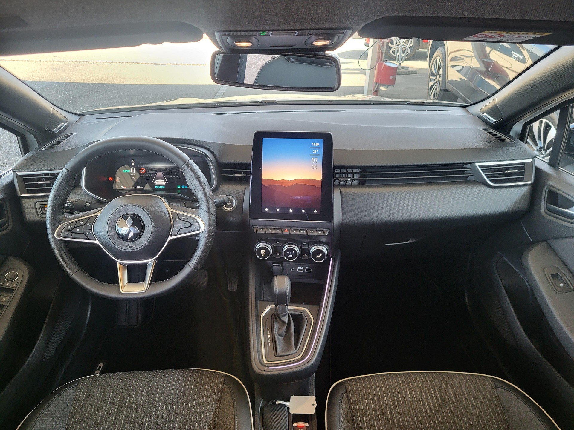 MITSUBISHI Colt 1.6 HEV Instyle-image-4