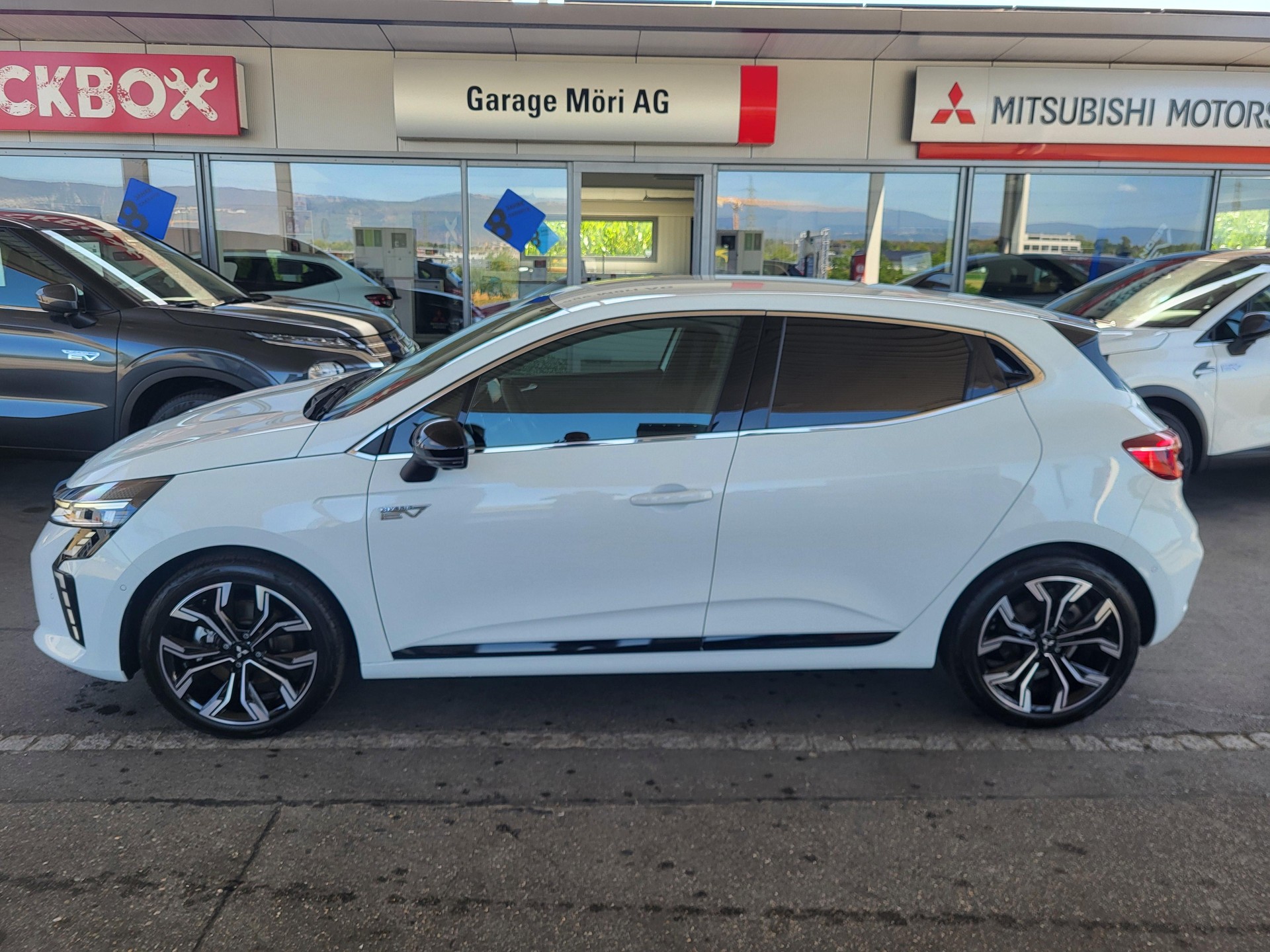 MITSUBISHI Colt 1.6 HEV Instyle-image-2