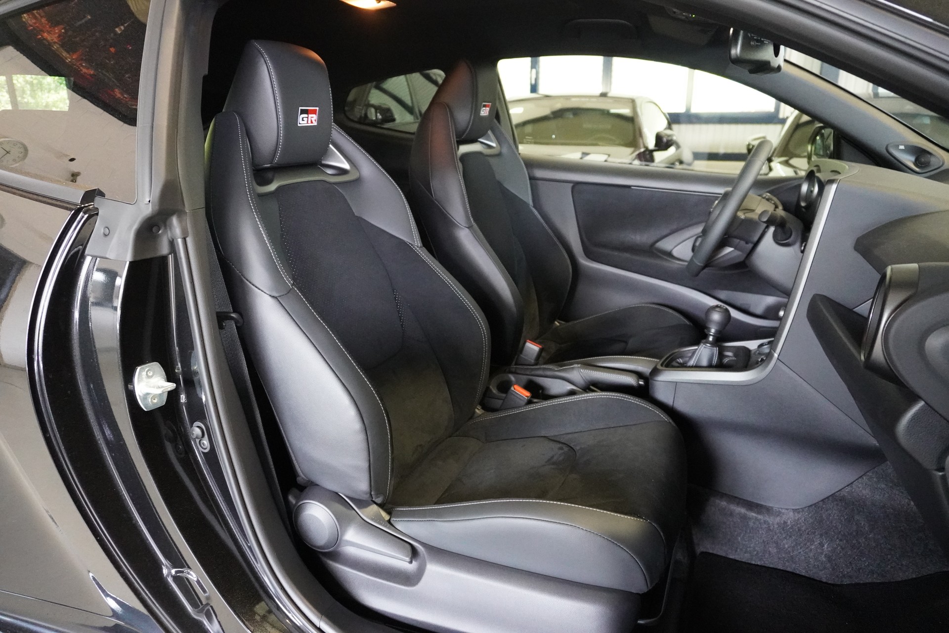 TOYOTA Yaris 1.6 GR Sport-image-6