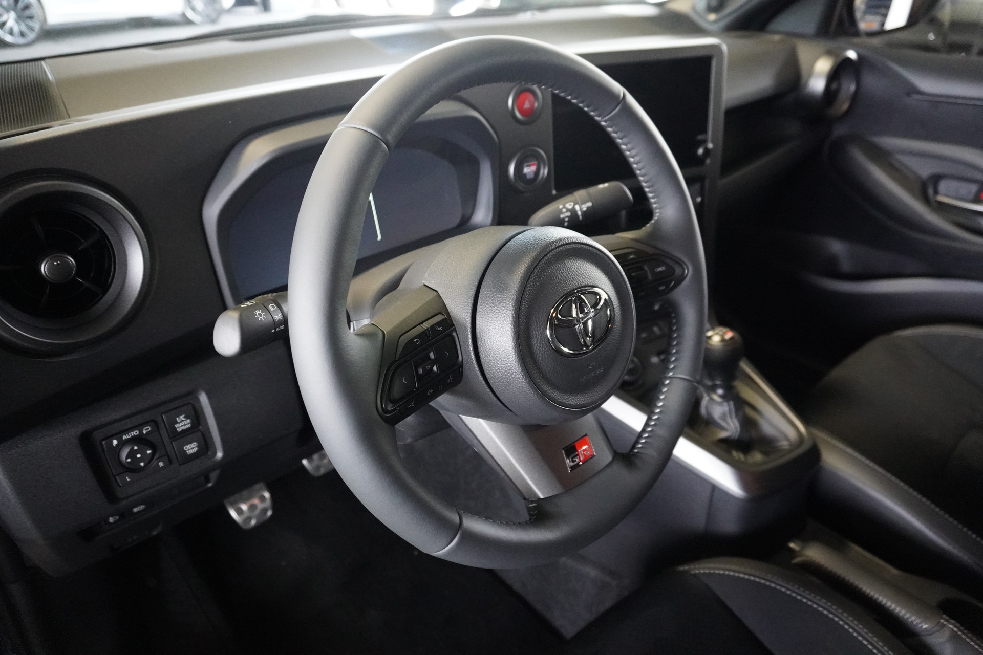 TOYOTA Yaris 1.6 GR Sport-image-5