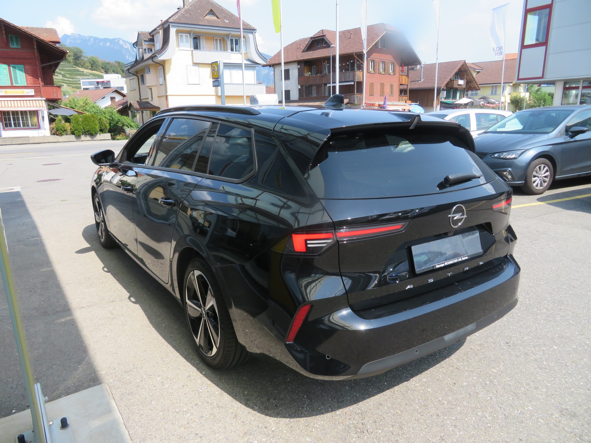 OPEL Astra Sports Tourer 1.2i Turbo Edition A-image-1