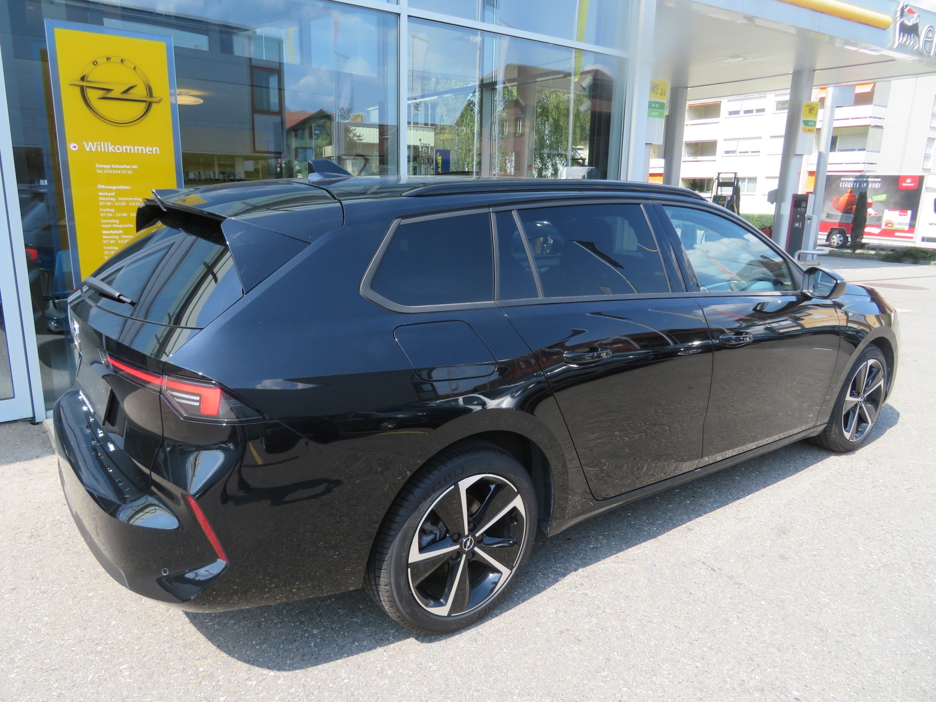 OPEL Astra Sports Tourer 1.2i Turbo Edition A-image-3