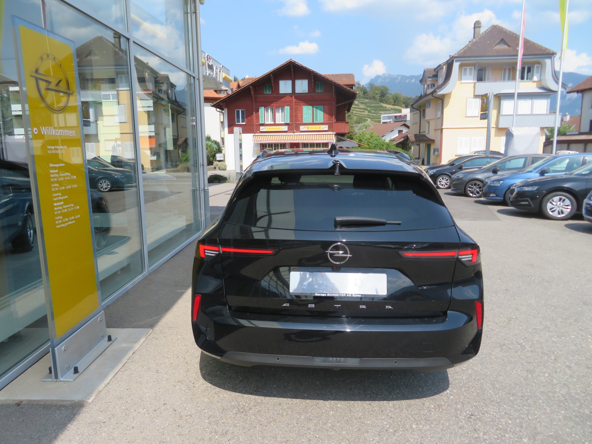 OPEL Astra Sports Tourer 1.2i Turbo Edition A-image-2