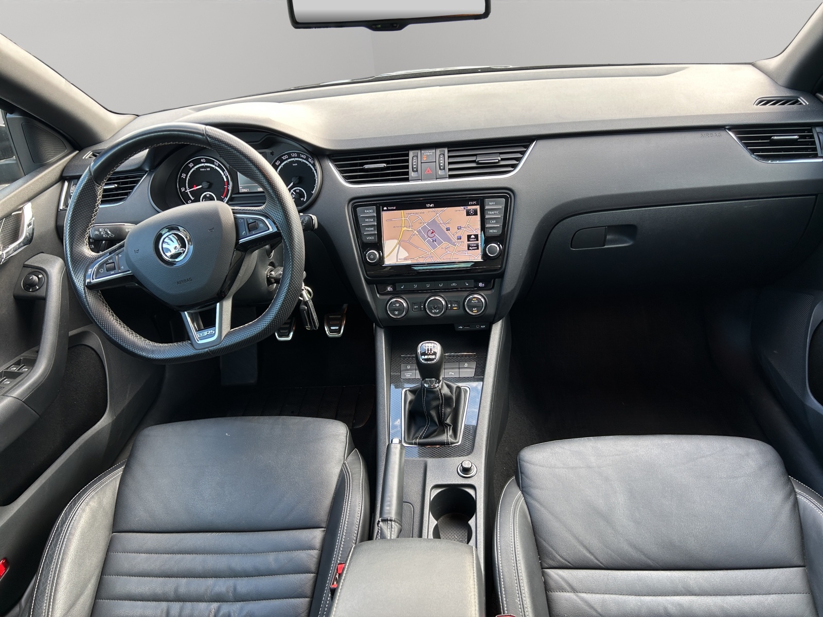 SKODA Octavia Combi 2.0 TSI RS-image-10