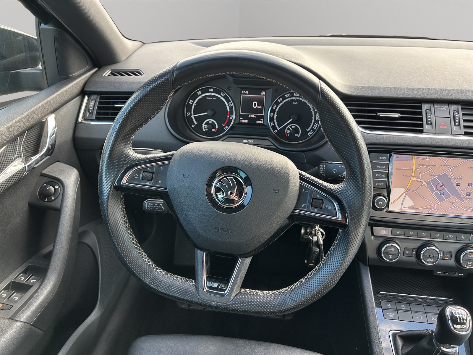 SKODA Octavia Combi 2.0 TSI RS-image-16