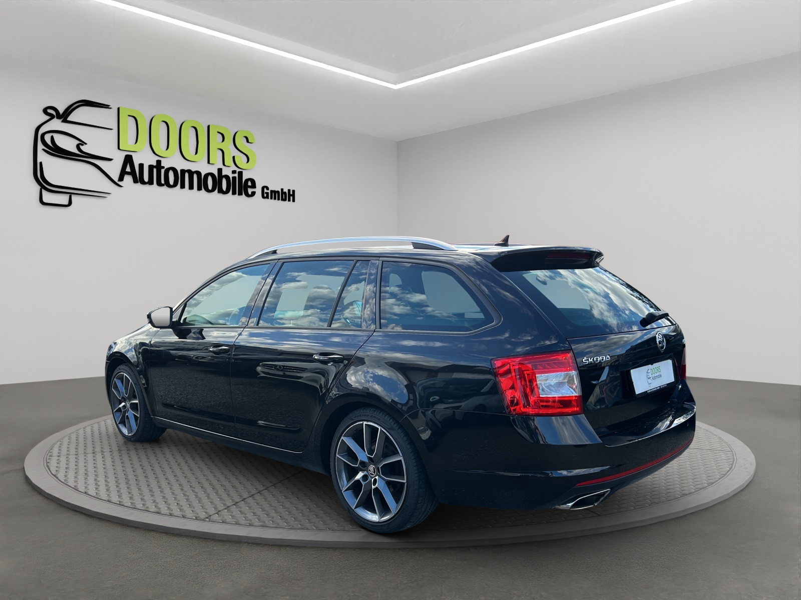 SKODA Octavia Combi 2.0 TSI RS-image-6