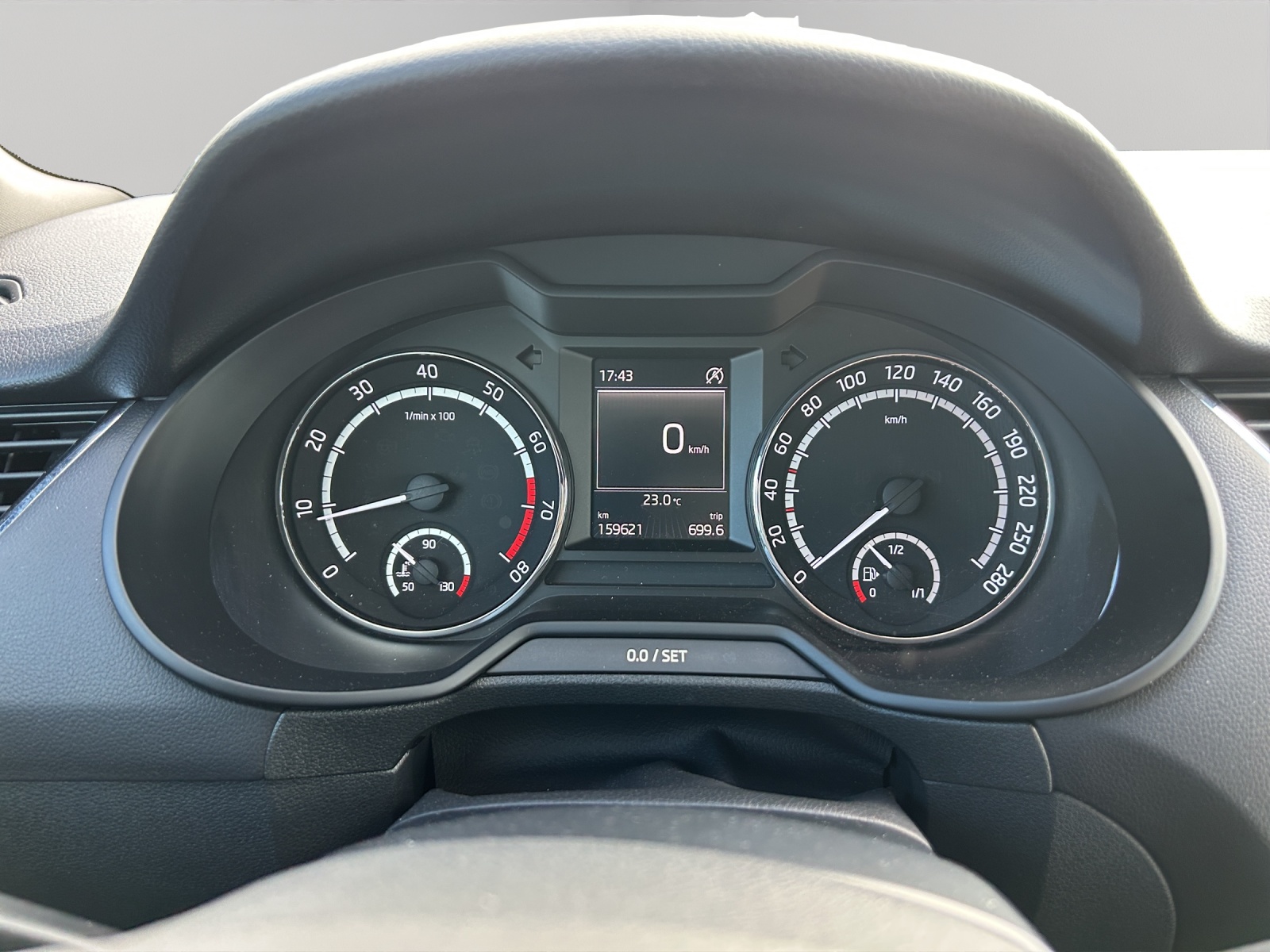 SKODA Octavia Combi 2.0 TSI RS-image-15