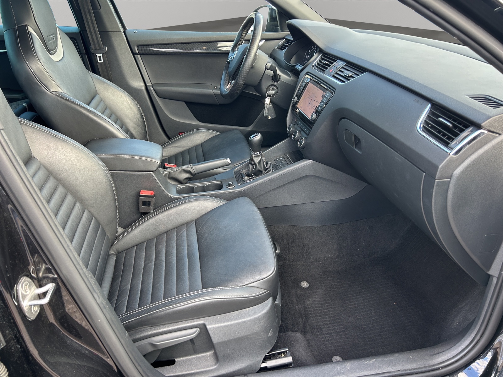 SKODA Octavia Combi 2.0 TSI RS-image-13