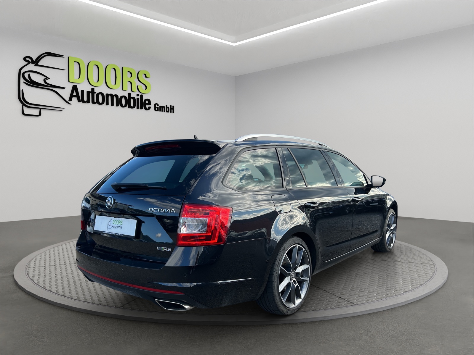 SKODA Octavia Combi 2.0 TSI RS-image-4