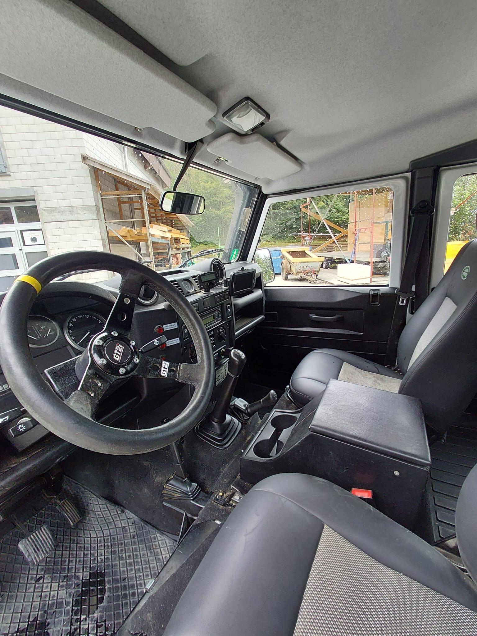 LAND ROVER Defender 110 2.4 Tdi SW-image-7