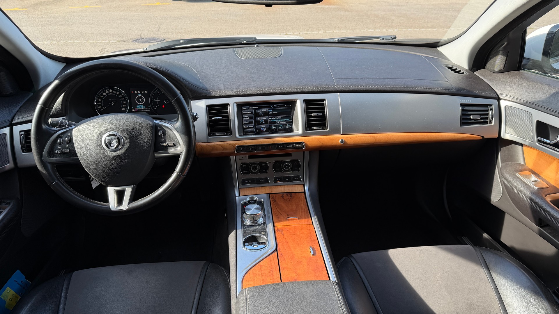 JAGUAR Sportback-image-8