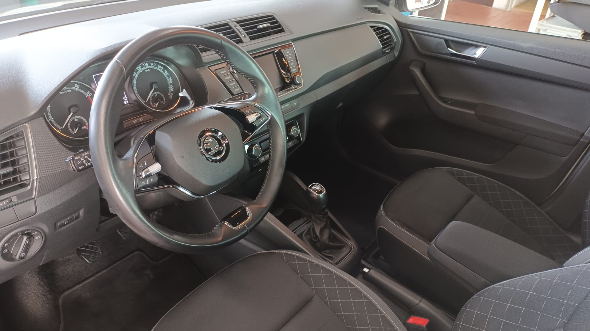 SKODA Fabia Combi 1.0 TSI Ambition-image-8