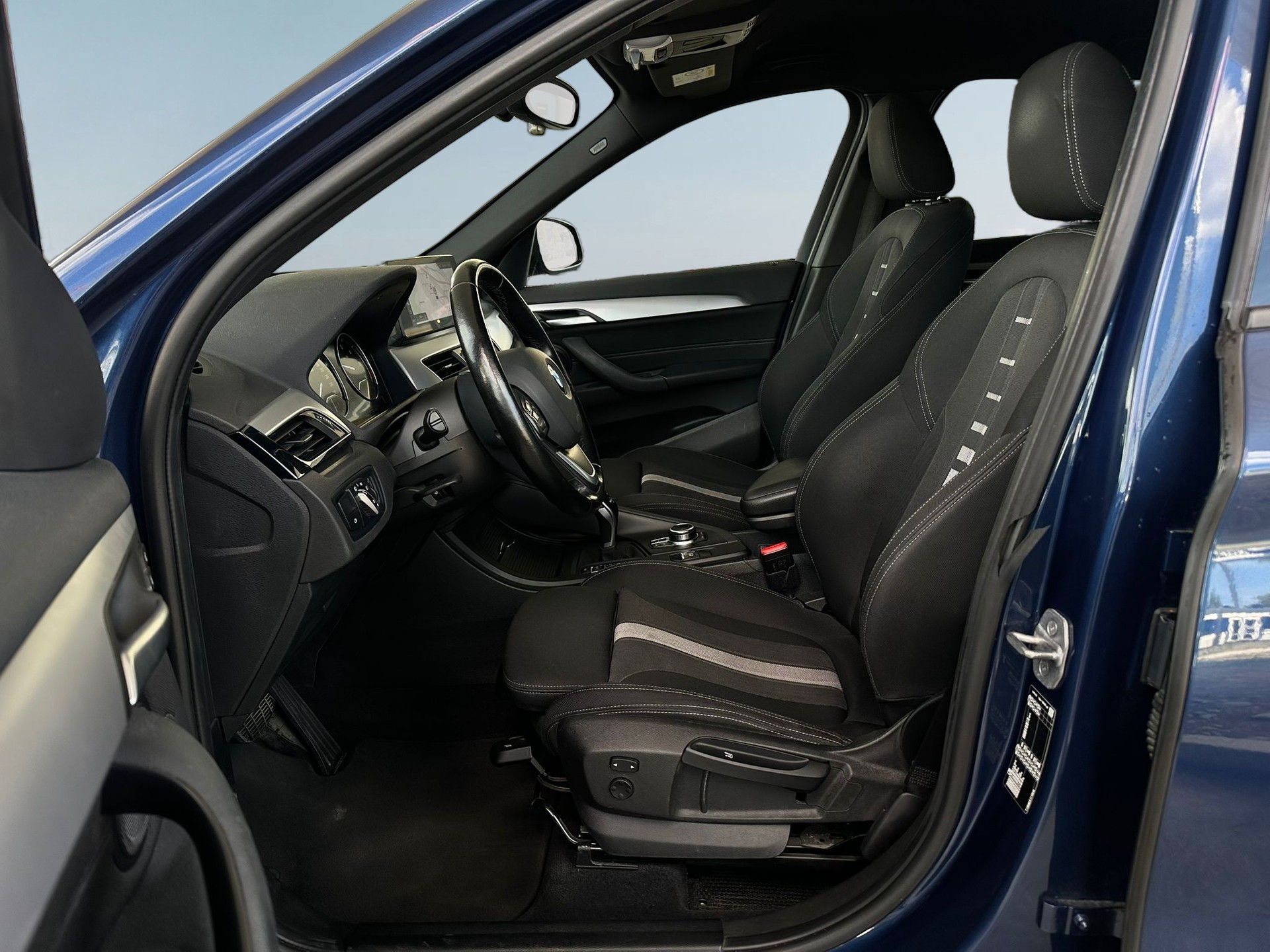 BMW X1 sDrive 18d Steptronic * CH-Fahrzeug *-image-4