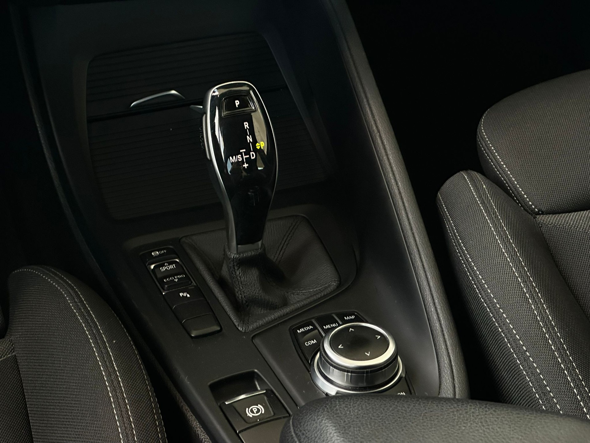 BMW X1 sDrive 18d Steptronic * CH-Fahrzeug *-image-21