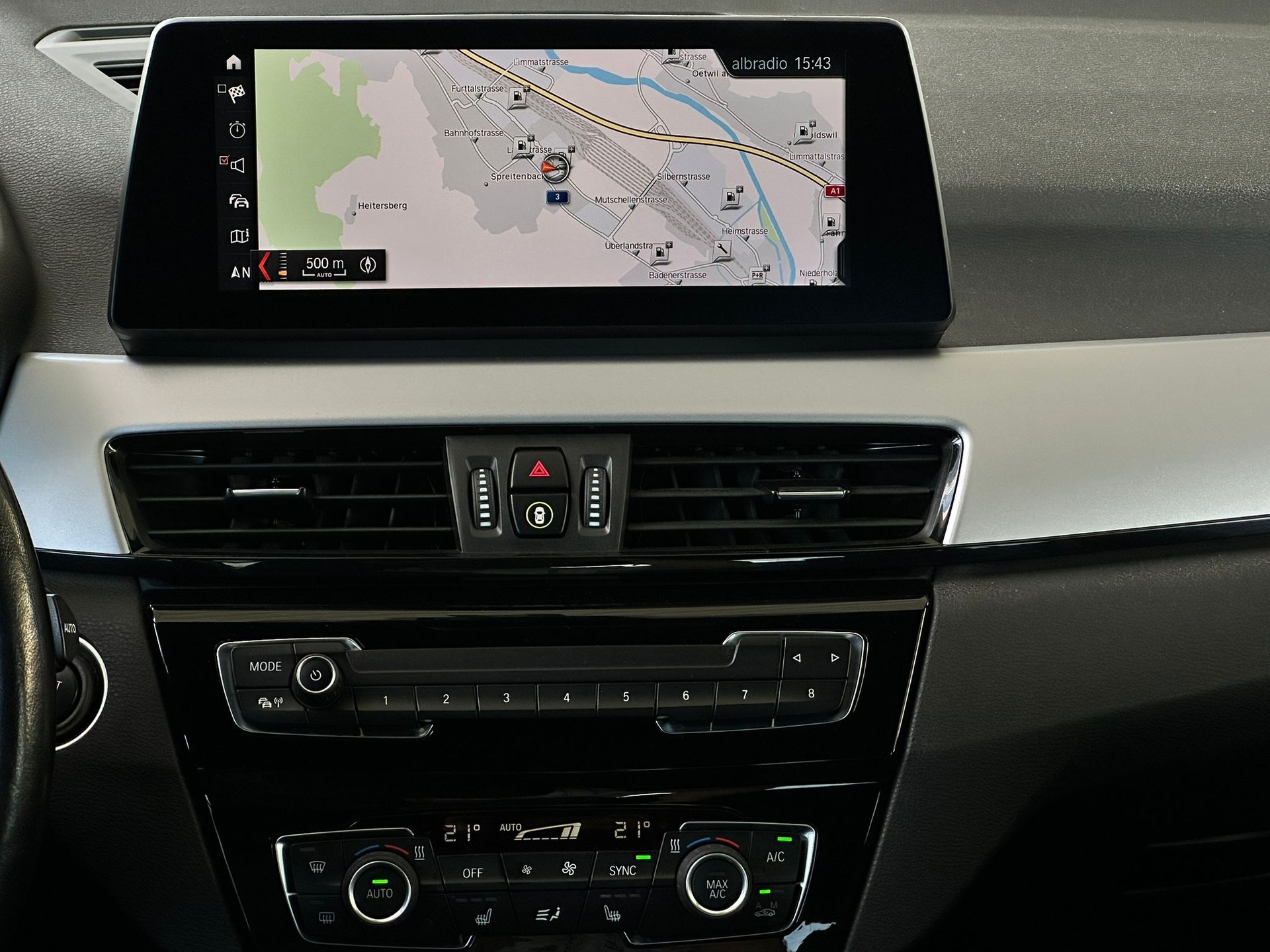 BMW X1 sDrive 18d Steptronic * CH-Fahrzeug *-image-11