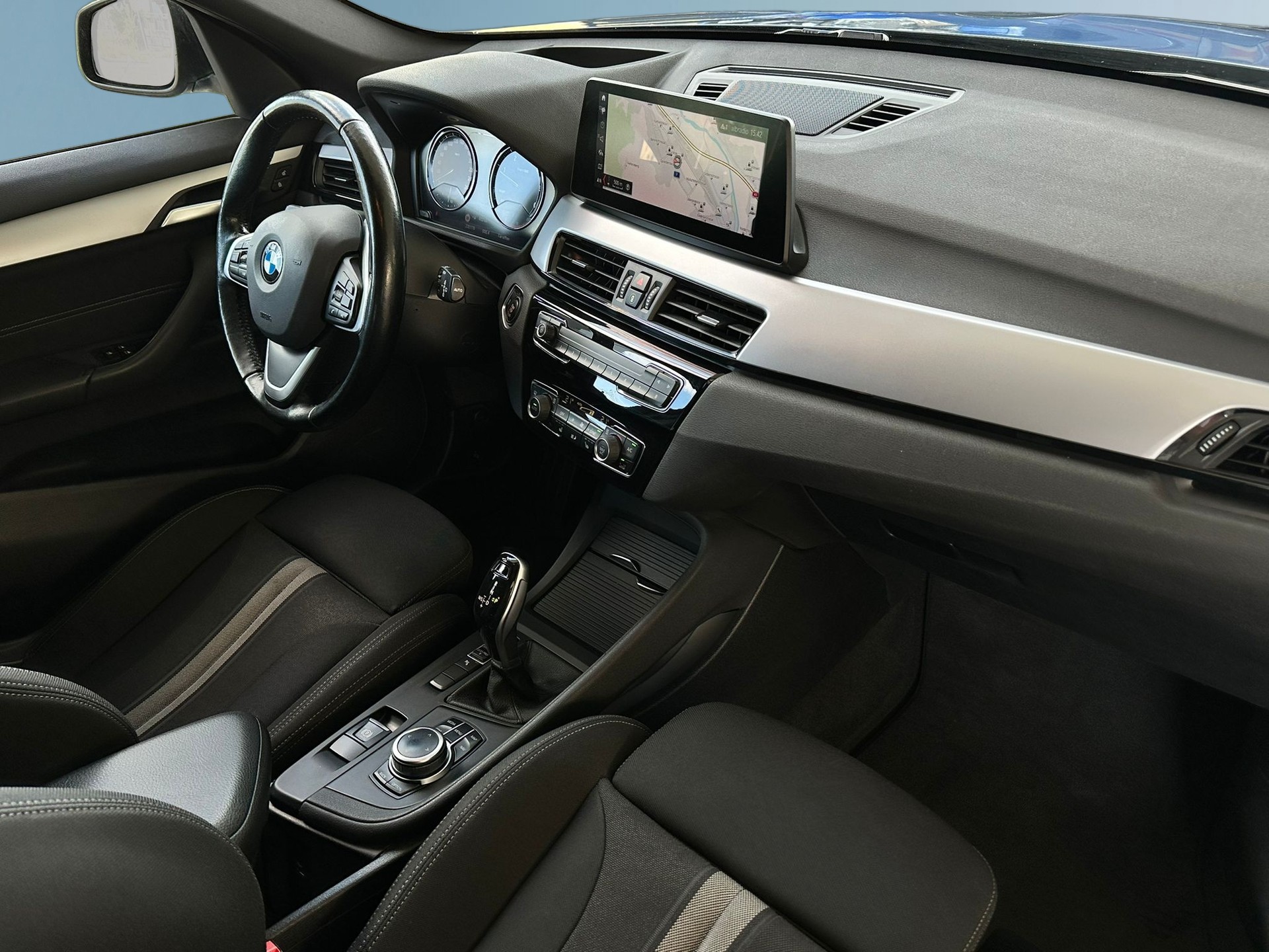 BMW X1 sDrive 18d Steptronic * CH-Fahrzeug *-image-18