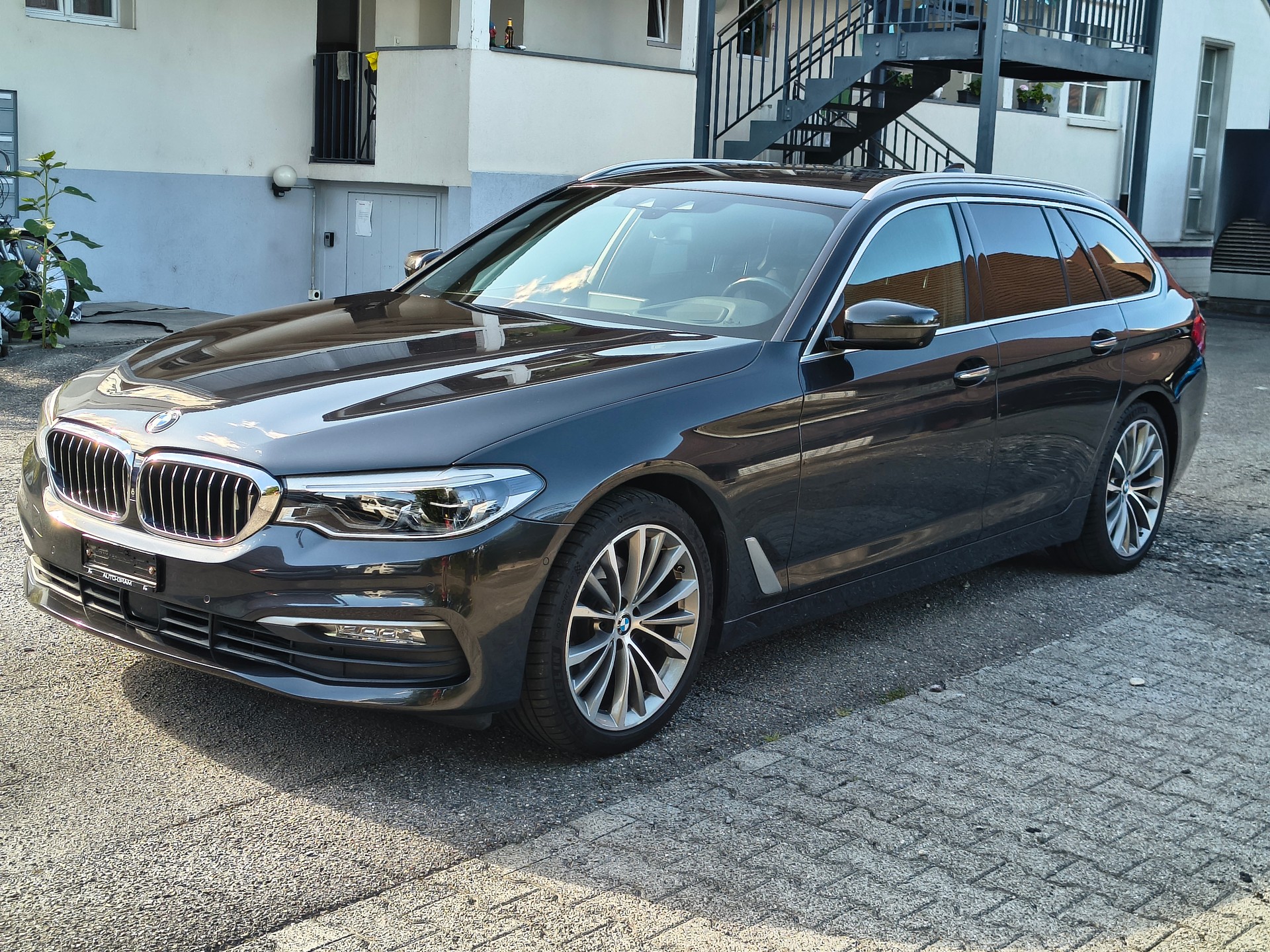 BMW 520d xDrive paddles-image-0