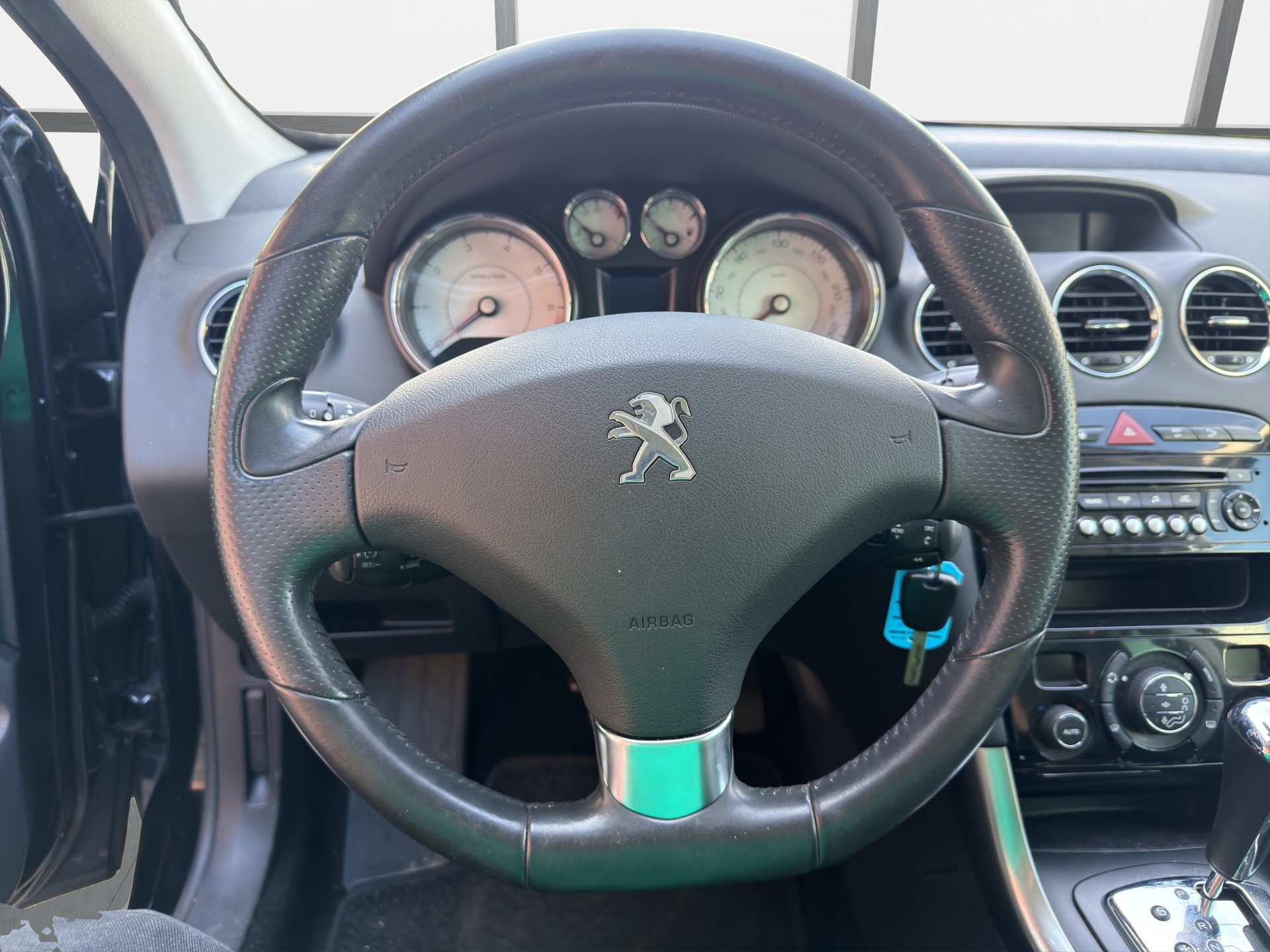 PEUGEOT 308-image-9