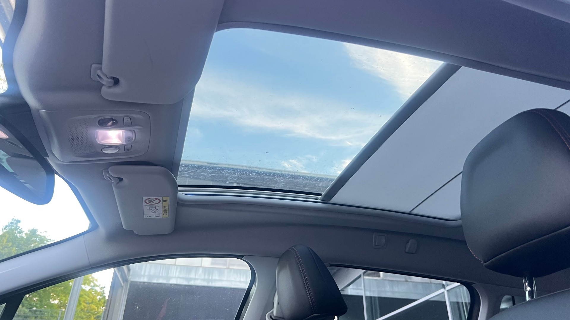 PEUGEOT 2008 1.2 PureTech Allure-image-8