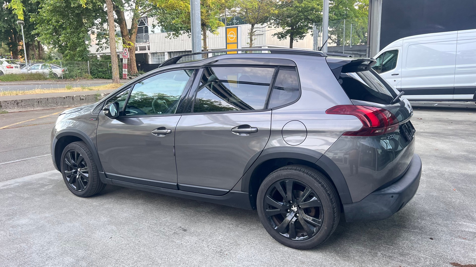 PEUGEOT 2008 1.2 PureTech Allure-image-3