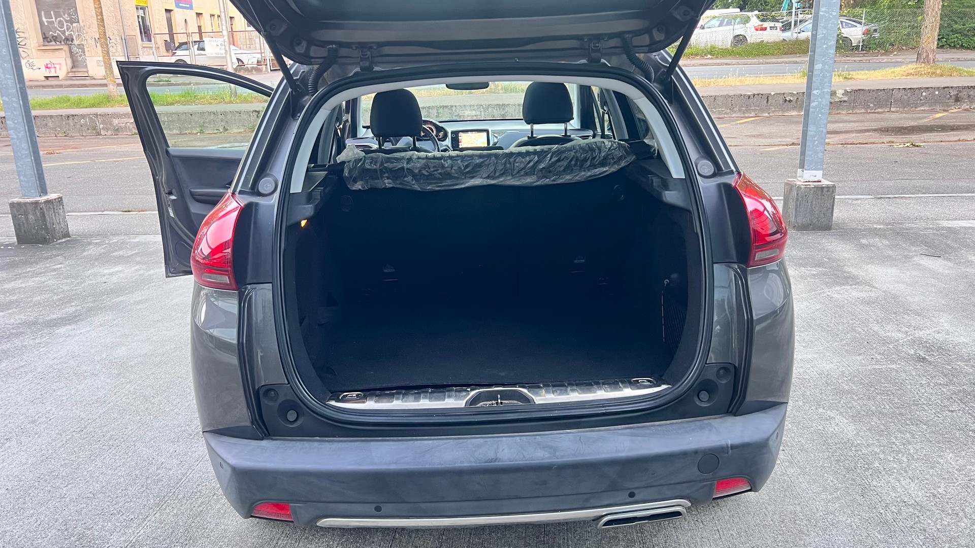 PEUGEOT 2008 1.2 PureTech Allure-image-6