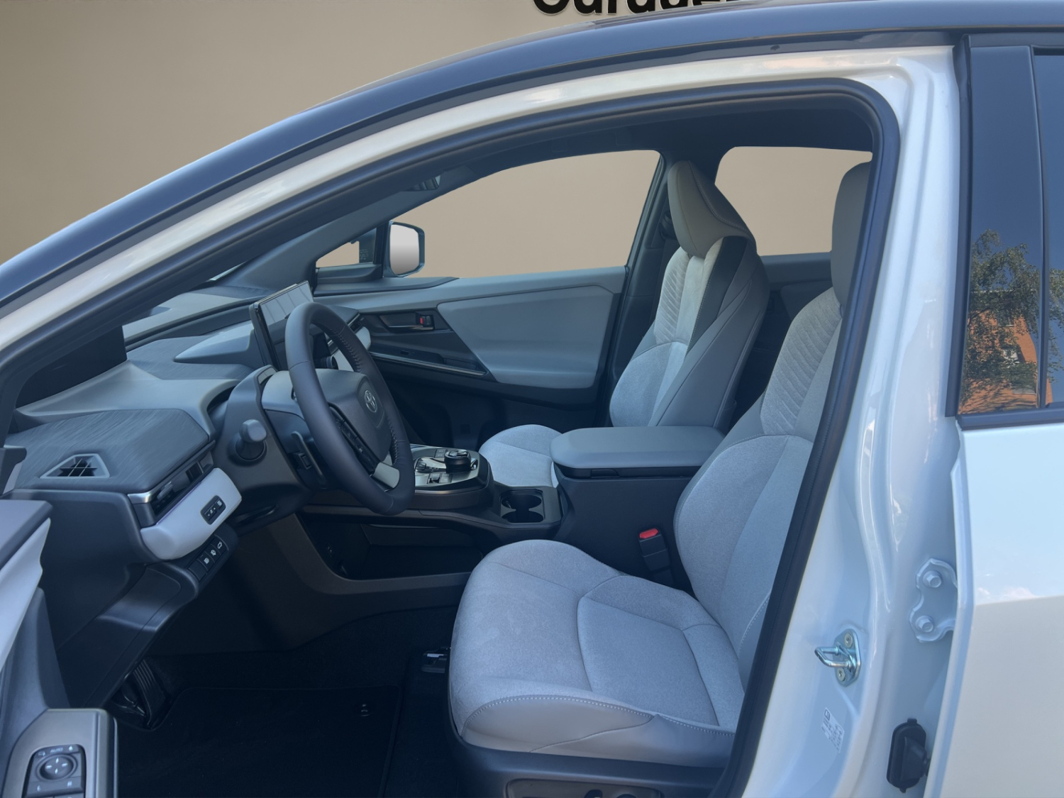 TOYOTA C-HR+ Premium AWD-image-8