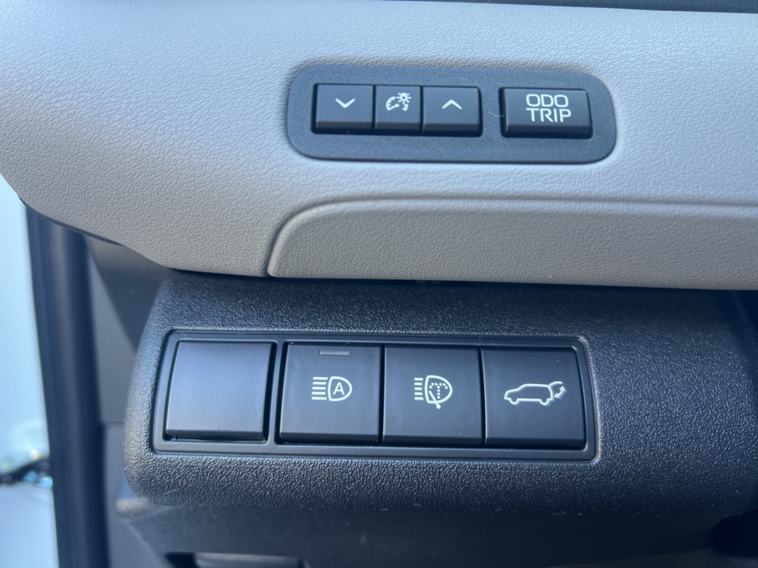 TOYOTA C-HR+ Premium AWD-image-15